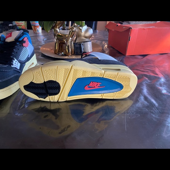 Air Jordan 4 size 10 - Picture 6 of 8